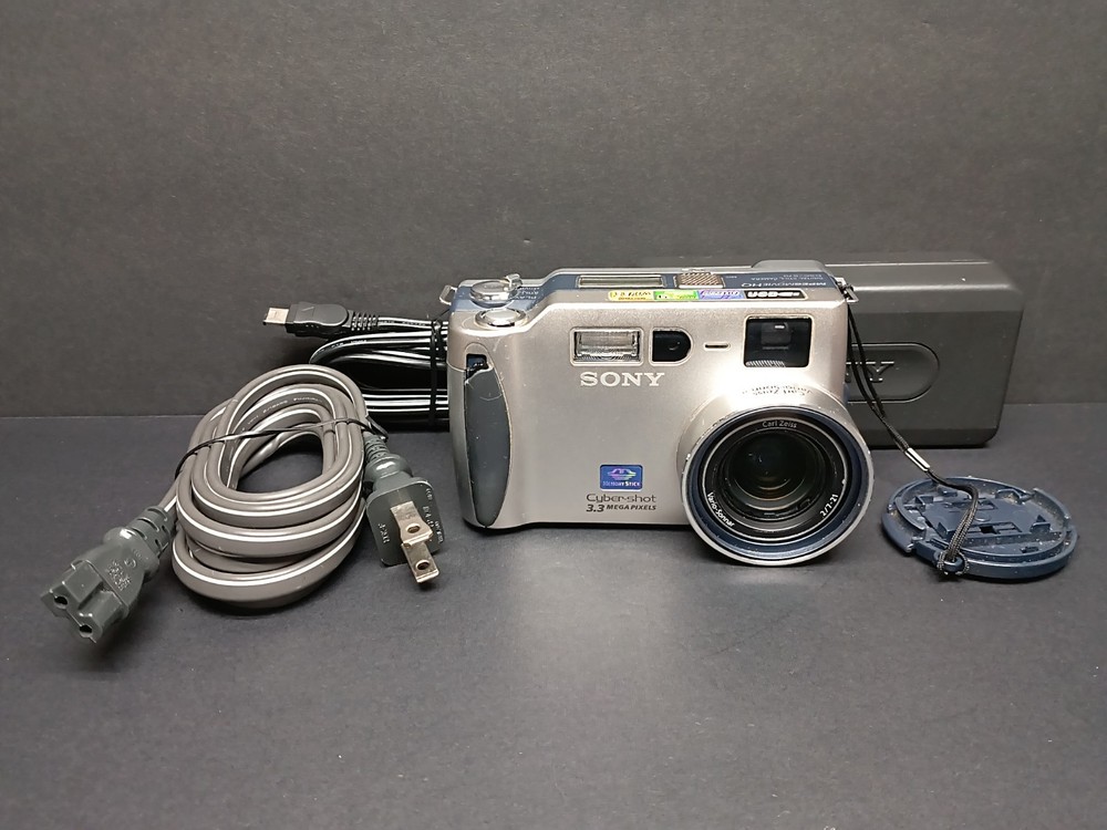 Sony DSC-S70 Cyber Shot 3.3MP Digital Camera