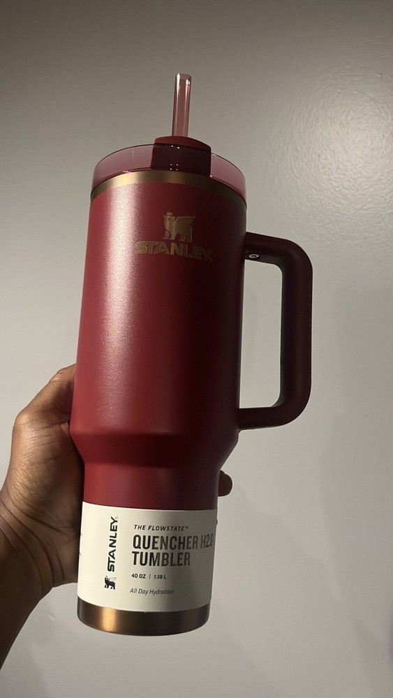 *Ships Fast*STANLEY HOLIDAY GILDED POMEGRANATE QUENCHER FLOWSTATE TUMBLER 40 OZ