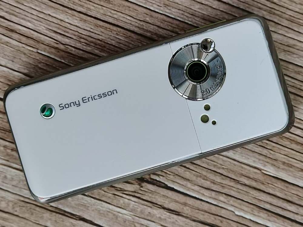 Sony Ericsson Unlocked K660 K660i 2G /3G HSDPA 2100 CellPhone For collecter