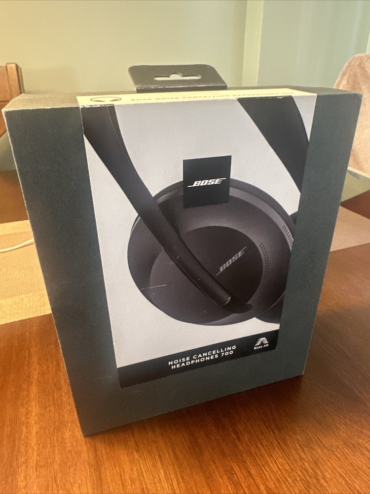 Bose NC700 Bluetooth Noise Cancelling Wireless Headphones in Black (794297-0100)