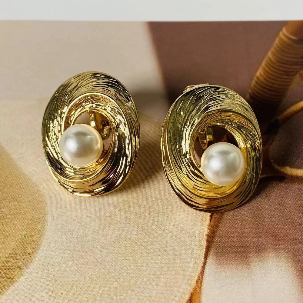 2024 Korean Ear Clip pearl Earrings With High-Grade Temperament