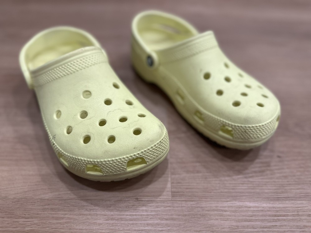 Crocs-Adult Classic Clogs- Bright Sunflower Yellow-W9/M7