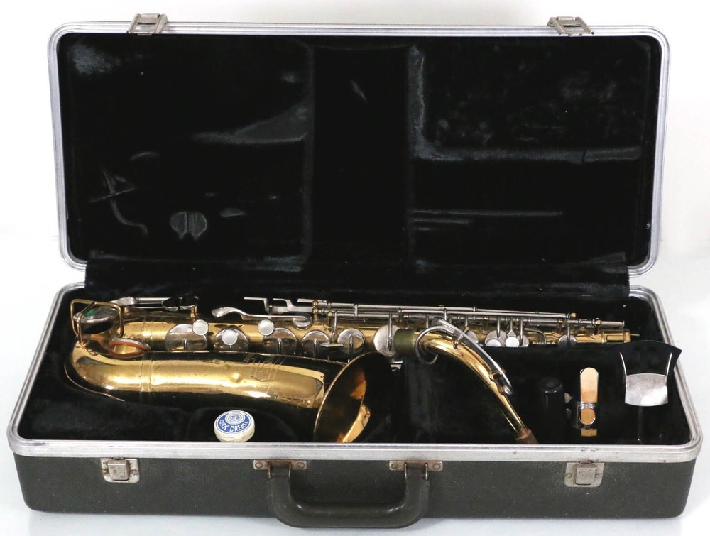 Vintage Selmer/Bundy Alto Saxophone, Lot 670