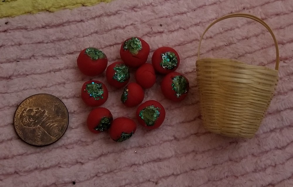 New miniature 1:6 Basket+ 12 Tomatoes dollhouse decor play food kitchen display