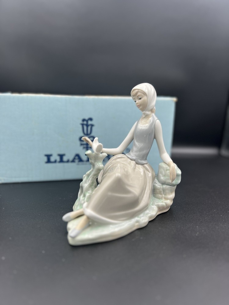 Lladro 4660 Resting Shepherdess Girl with Dove Porcelain Figurine