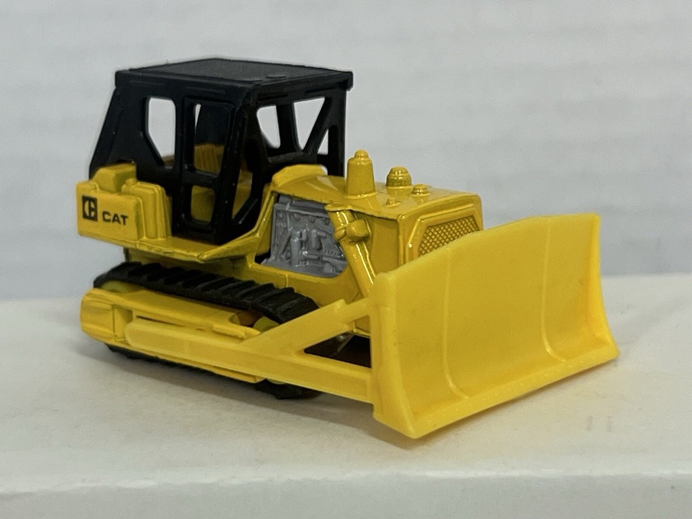 MATCHBOX, 1:87 scale. CATERPILLAR D-9 Bulldozer. #64 ,  1979.