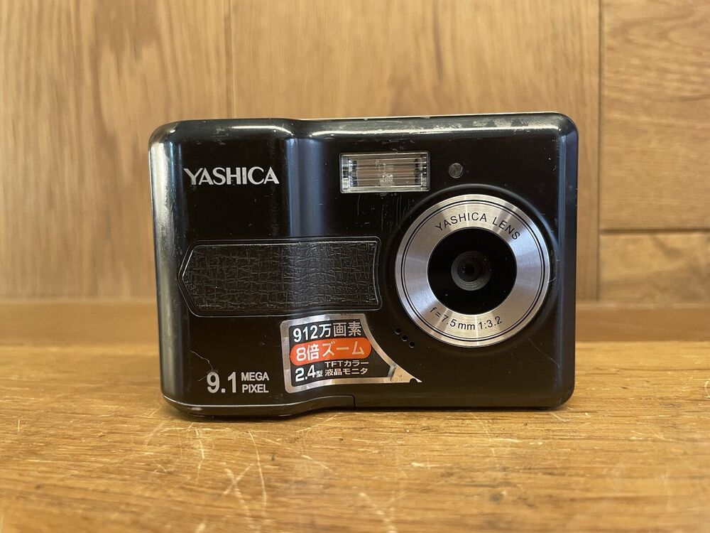 *Rare : Exc+5* Yashica EZ-F924 9.1MP Compact Digital Camera AA Battery From JPN