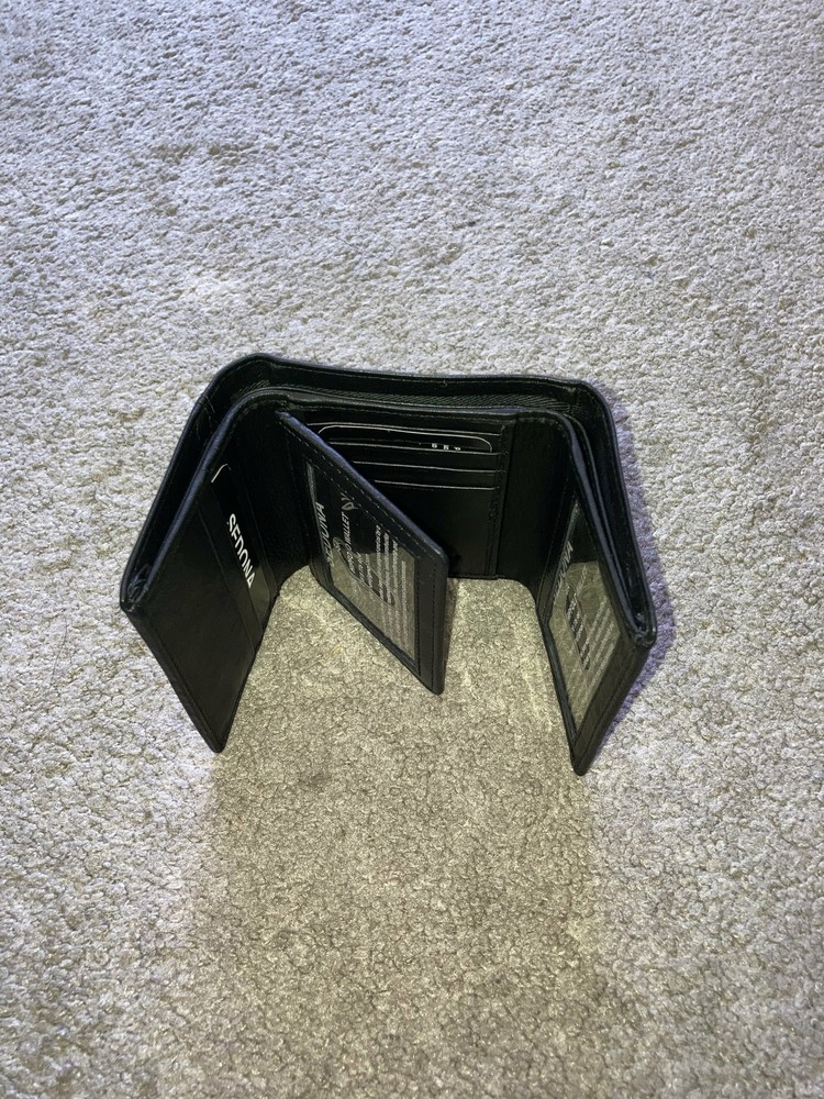 SEDONA Trifold Leather wallet with 3 id windows