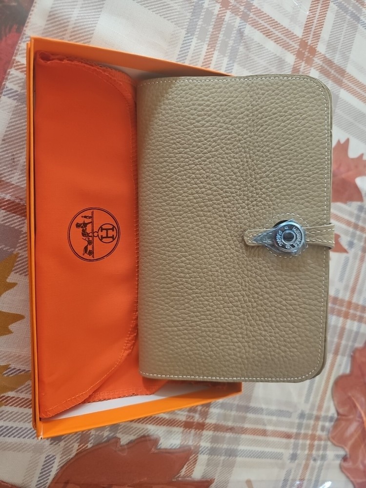 Women's Fashion Wallet Brand New W/ Box