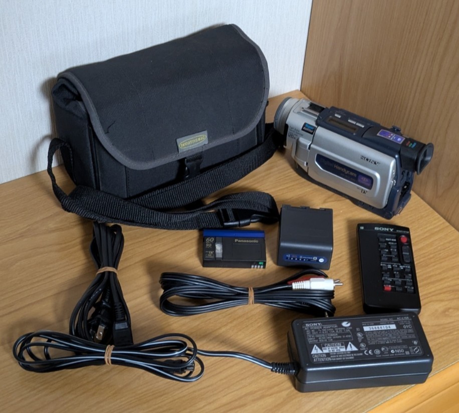 SONY DCR-TRV17 Handycam Camcorder NightShot MiniDV Japanese only Excellent