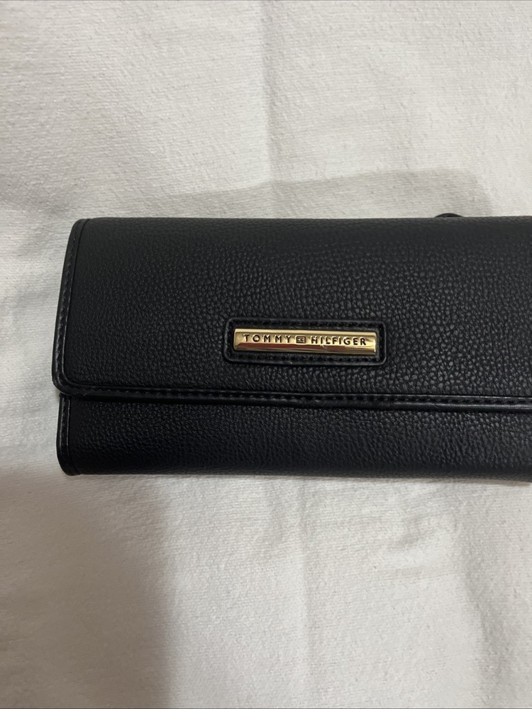 Tommy Hilfiger Mens Black Leather RFID Wallet
