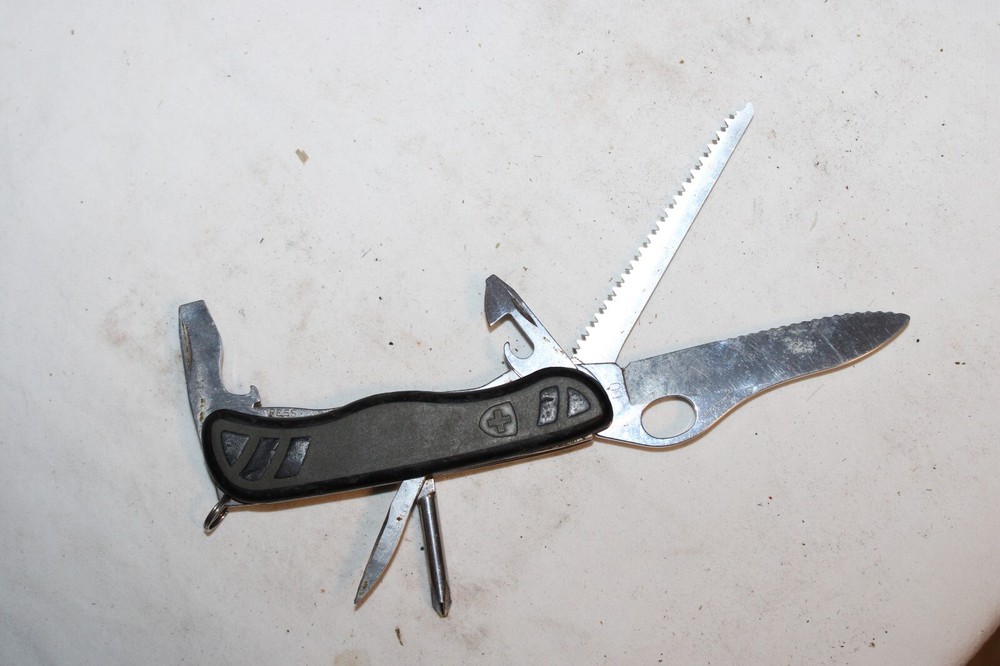 Victorinox Switzerland First Aid Survival Knife 6pc Folding Knife No. 09