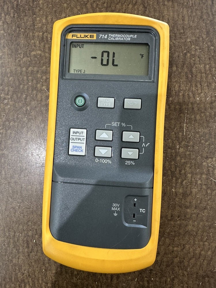 Fluke 714 Thermocouple Calibrator