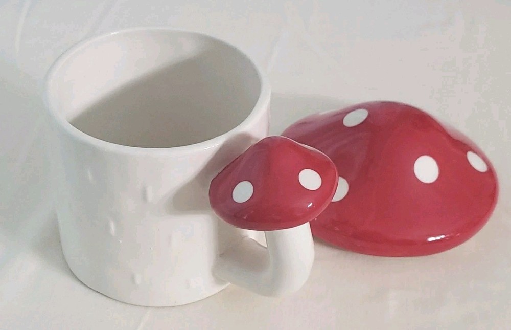 Mushroom Coffee MUG with Handle and Lid Unique Large Teacup Red & White NEW