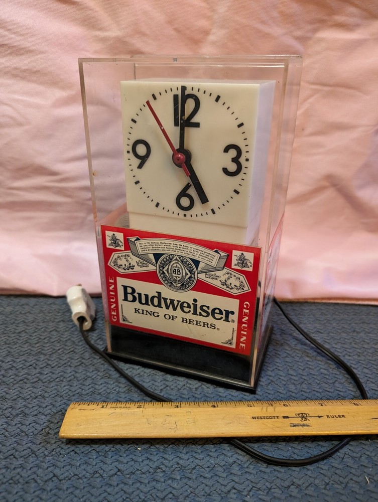 Vintage Budweiser Beer Light-Up Table Clock USA Made Man Cave Decor