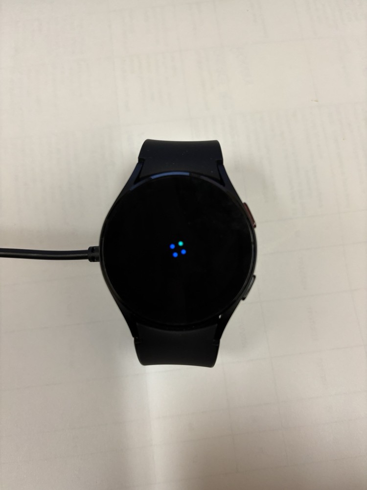 Samsung Galaxy Watch4 40mm Smartwatch in Black (SM-R860)  