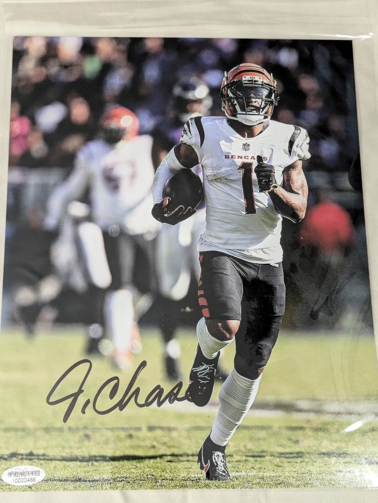 JA'MARR CHASE Signed Cincinnati Bengals 8x10 Autographed photo  NFL