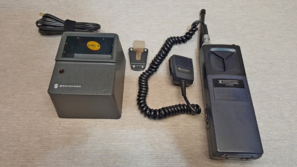 Standard Radio SR-C146A   Vintage Hand Held Radio
