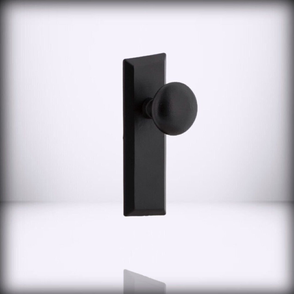 Ageless Iron - for KEEP Plate with for AEG Door Knob in Bla Privacy - 2.375´´ Ba