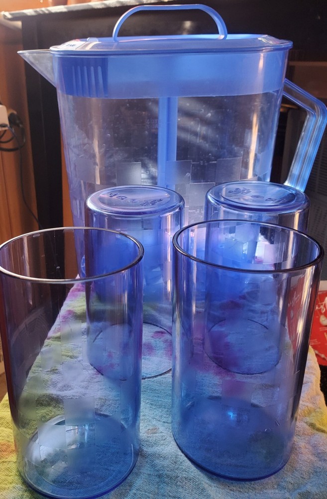 Pampered Chef Glass Pitcher with Matching Tumblers Set