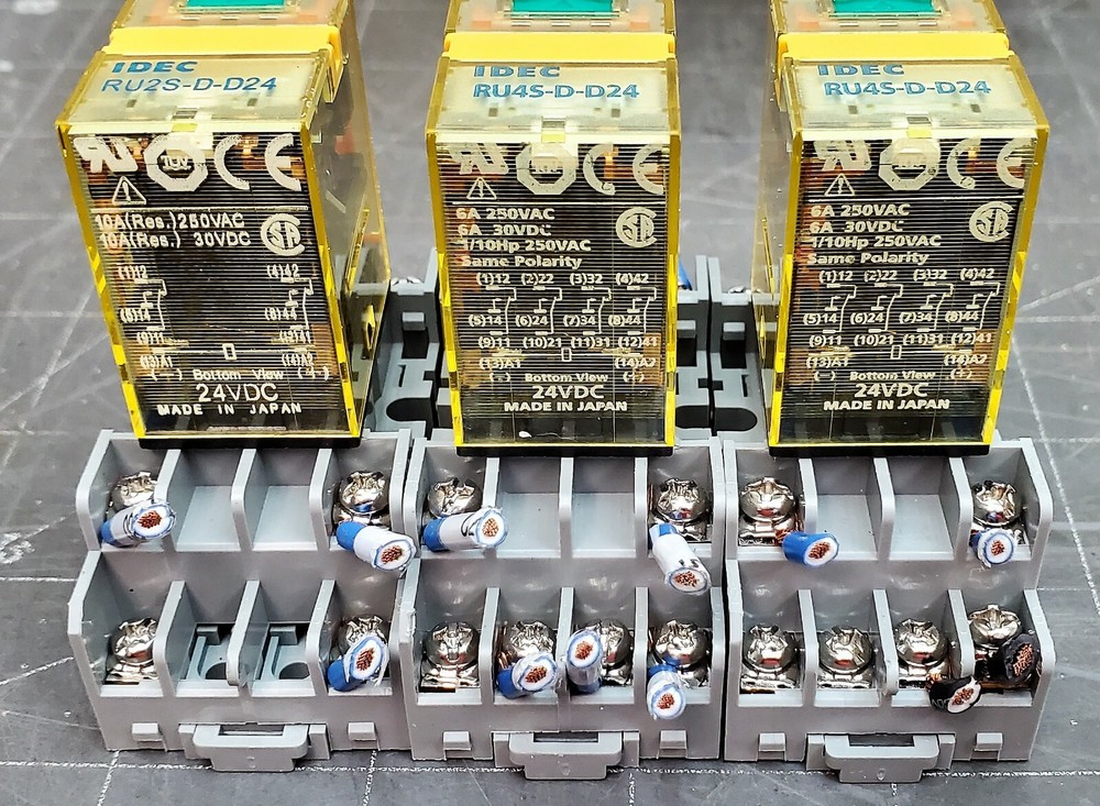 SET OF (3) IDEC RU4S-D- D24 Relays With SY4S-05 Sockets Tested Working Pull OFB8