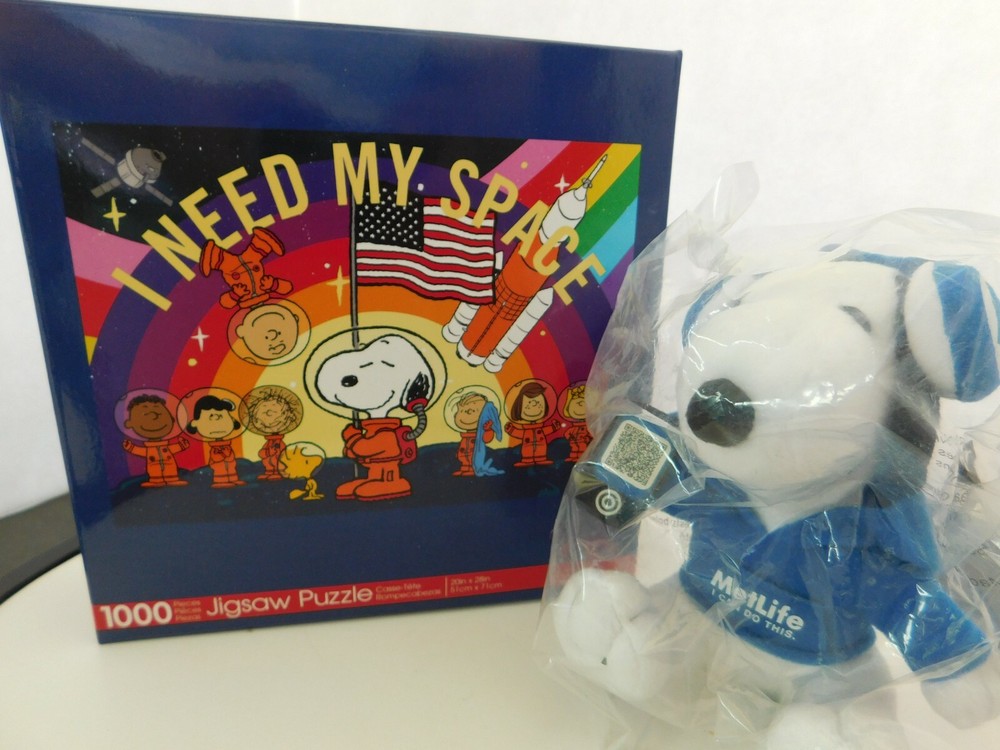 Space-Themed Peanuts 1000PC Puzzle with Plush Snoopy - New in Box