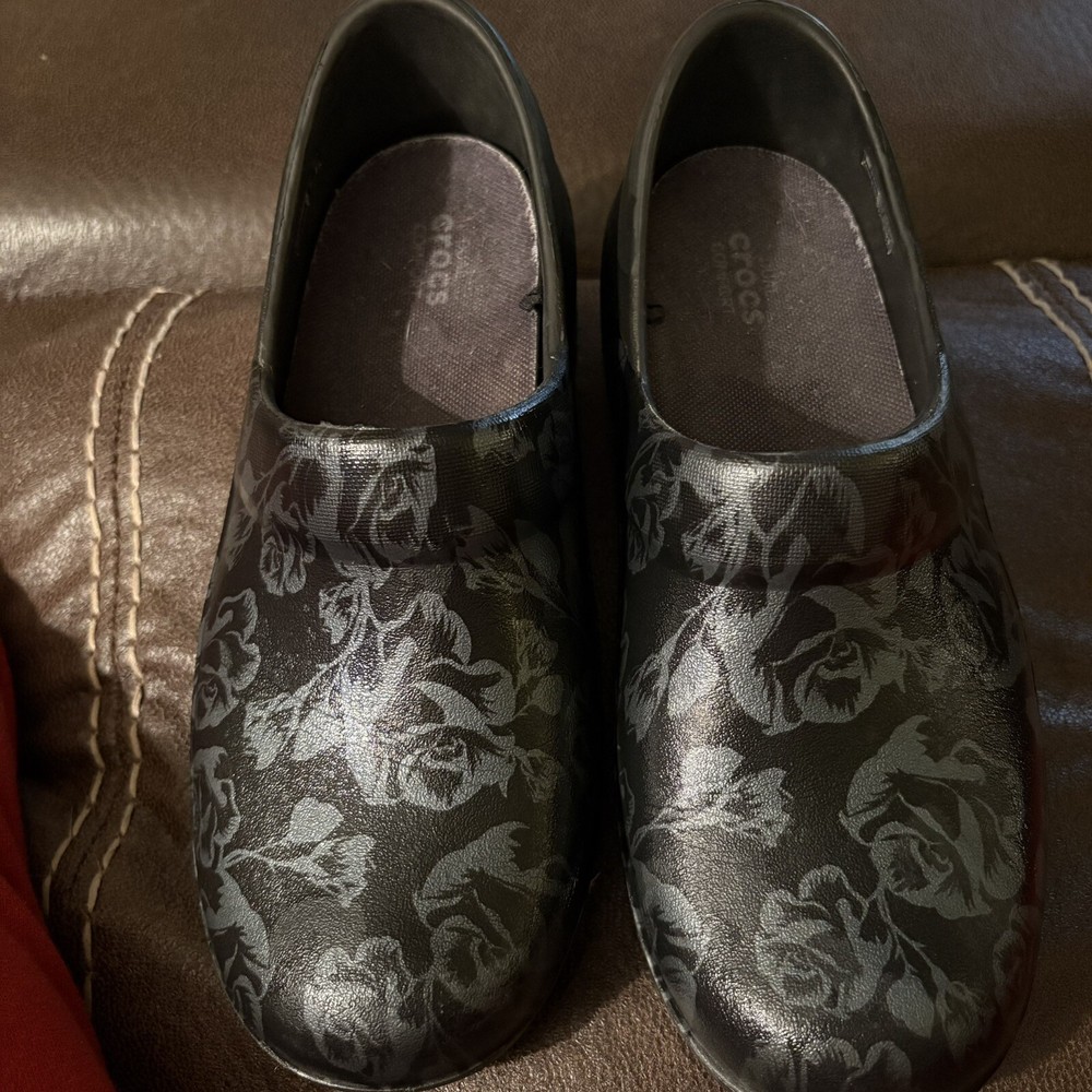 Crocs Neria Pro II Graphic Clog Womens Size 7W Black Metallic Rose 205385-600