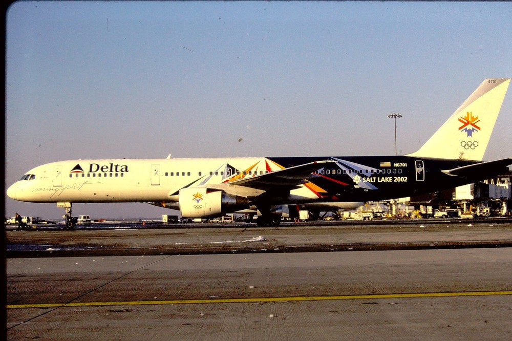 Original 35MM Kodak Slides: Delta Airlines  757-200  N6701  Olympic Cls Not Cut