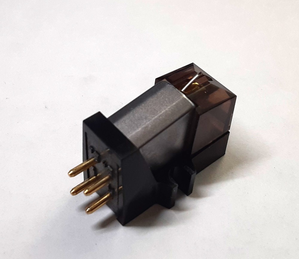 Denon DL-8 high-performance phono cartridge for turntable tonearms