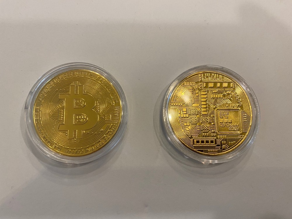 Bitcoin Plated Physical Coin BTC Cryptocurrency Collectible in Case x2 Gold-image