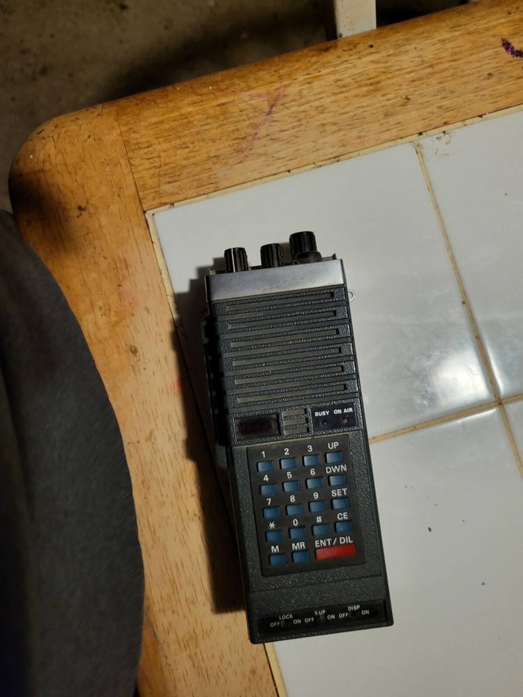 Yaesu FT-207R 2 meter Ham Radio hand held Transceiver - with box