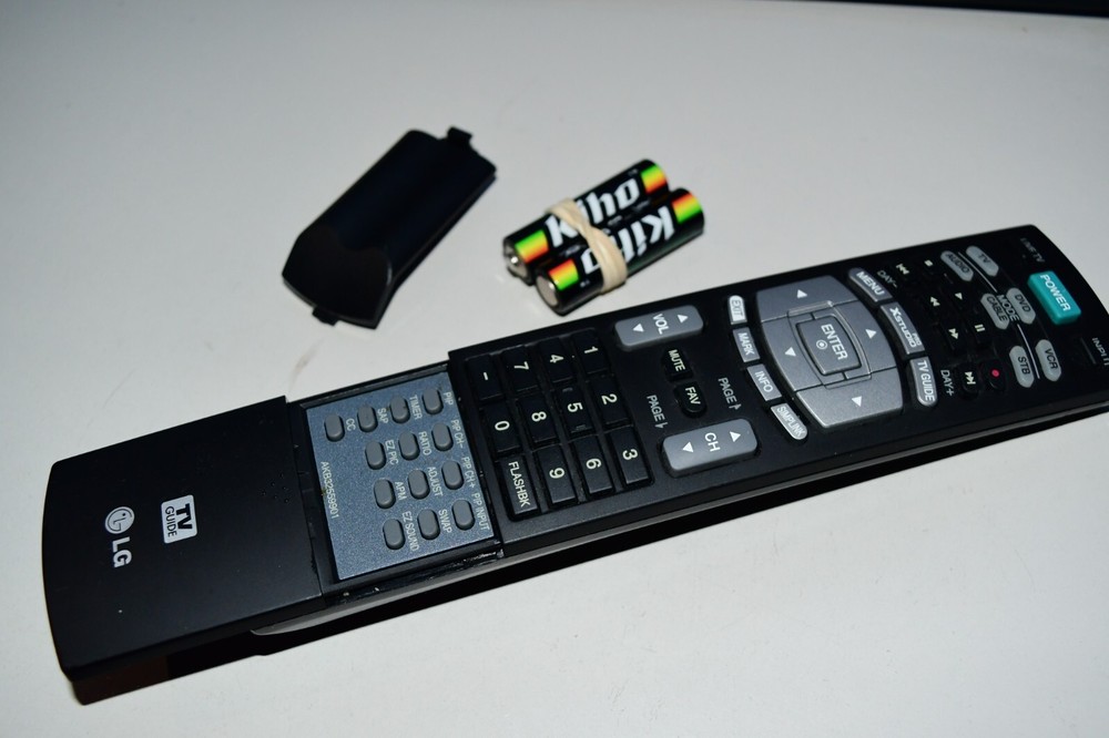 LG akb32559901 tv hdtv REMOTE TESTED W BATTERIES Genuine oem rare
