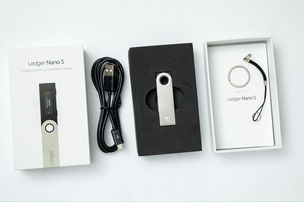 Ledger Nano S Cryptocurrency Wallet Bitcoin Crypto Hardware Black OPEN BOX-image