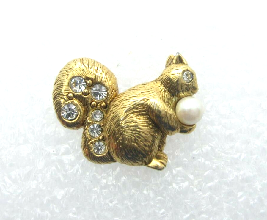 Squirrels Crystals Lapel Pin (B496)