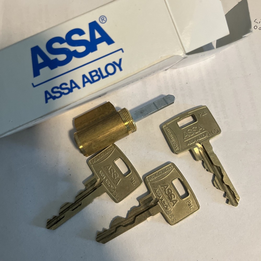 Schlage-Compatible Assa KIK Cylinder with 3 Keys in Brushed Brass