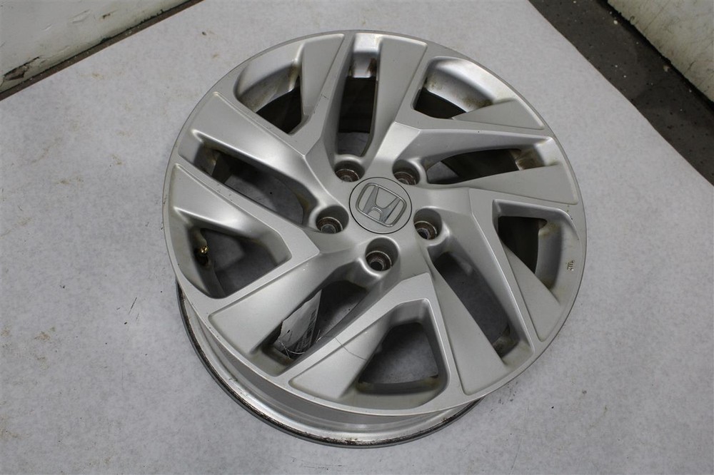 Used Wheel fits: 2015 Honda Cr-v 17x7 alloy twisted spoke Grade A