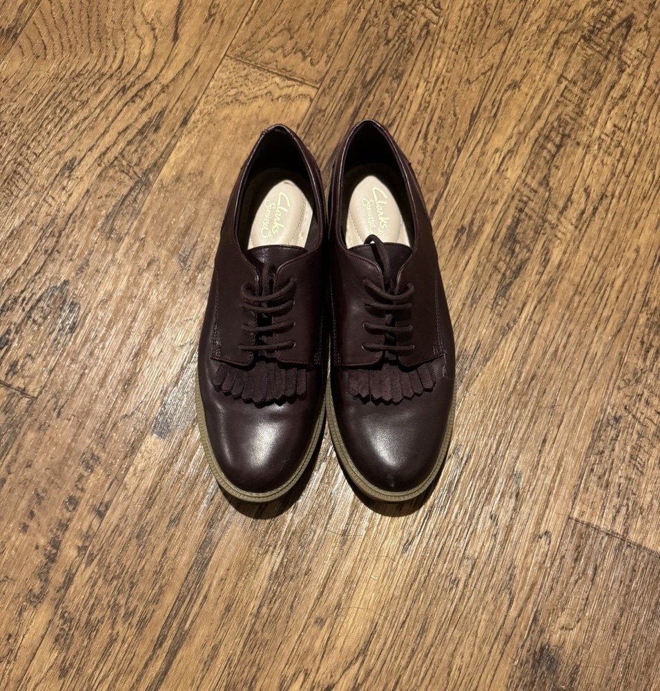 Clarks Somerset Leather Oxfords for Women Size 8 Burgundy Kiltie Detail
