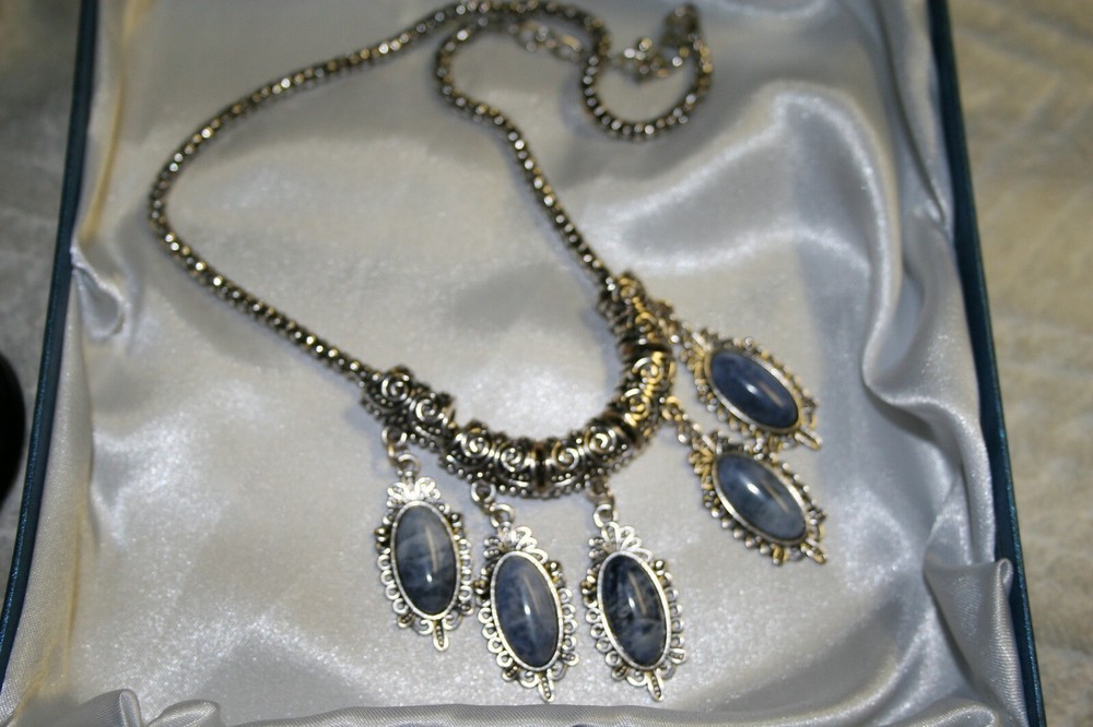 JTV Blue Lace Agate Cabochon Necklace hung on free floating spacers NEW