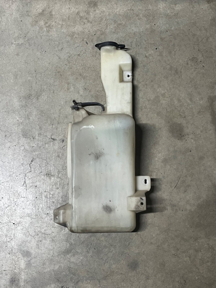 99-06 SILVERADO SIERRA WINDSHIELD WASHER FLUID RESERVOIR TANK W/ CAP / PUMP OEM