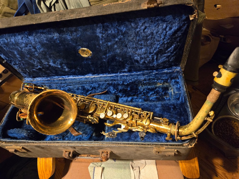 Vintage Saxophone Sax pioneer Elkhart with case