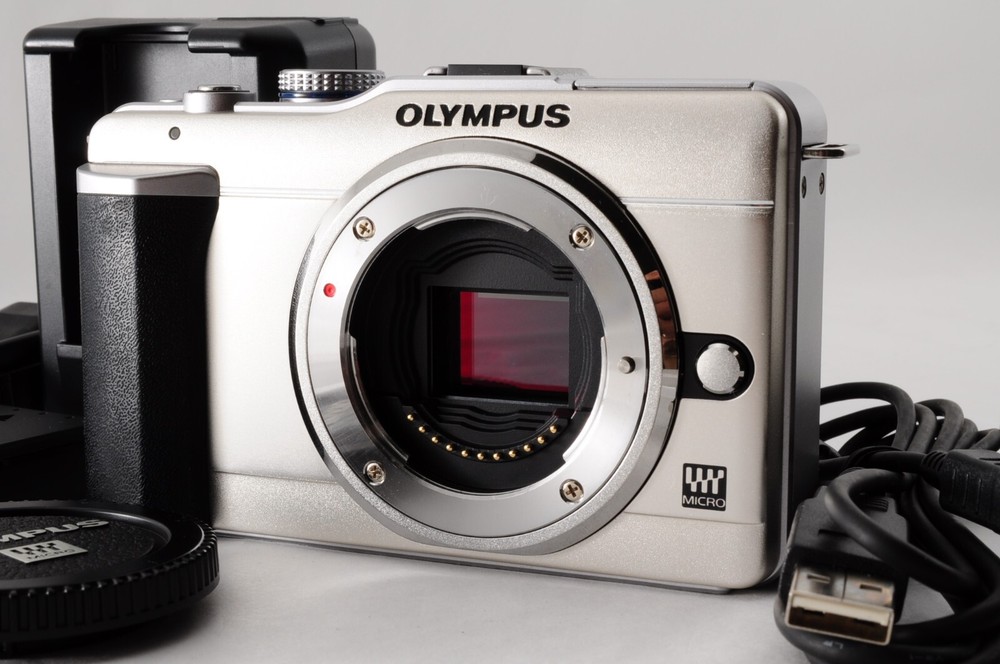 MINT Olympus PEN Lite E-PL1 12.3MP Mirrorless Digital Camera Silver Body Japan