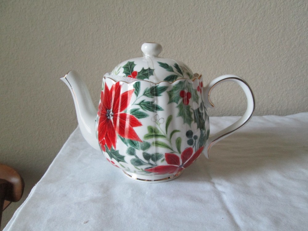 Grace’s Teaware Christmas Red Holiday Poinsettia Teapot/ New