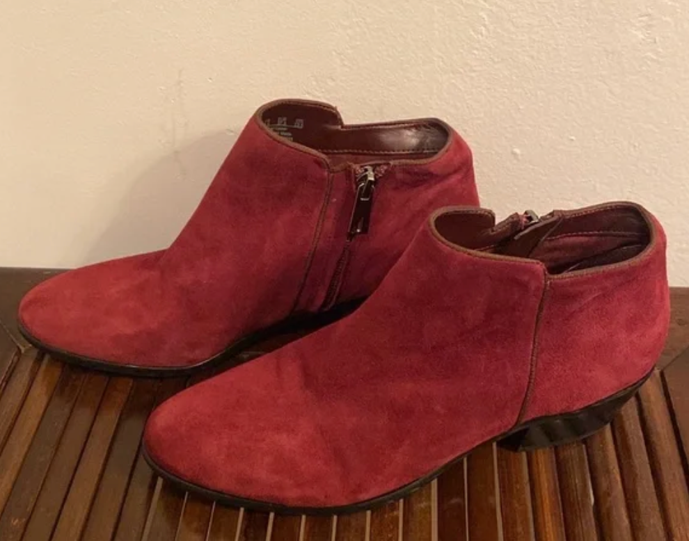 Sam Edelman Burgundy Suede Petty Booties in Size 6.5M
