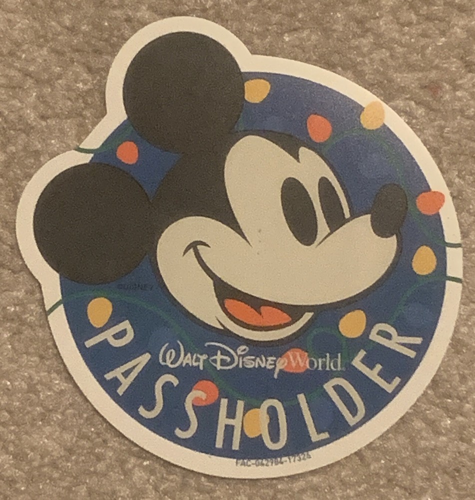 WDW Annual Passholder Mickey Mouse Christmas Lights Magnet