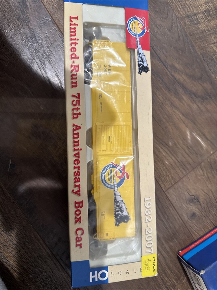 Walthers Gold Line 932-95000 -60' Auto Parts Box Car - HO Scale