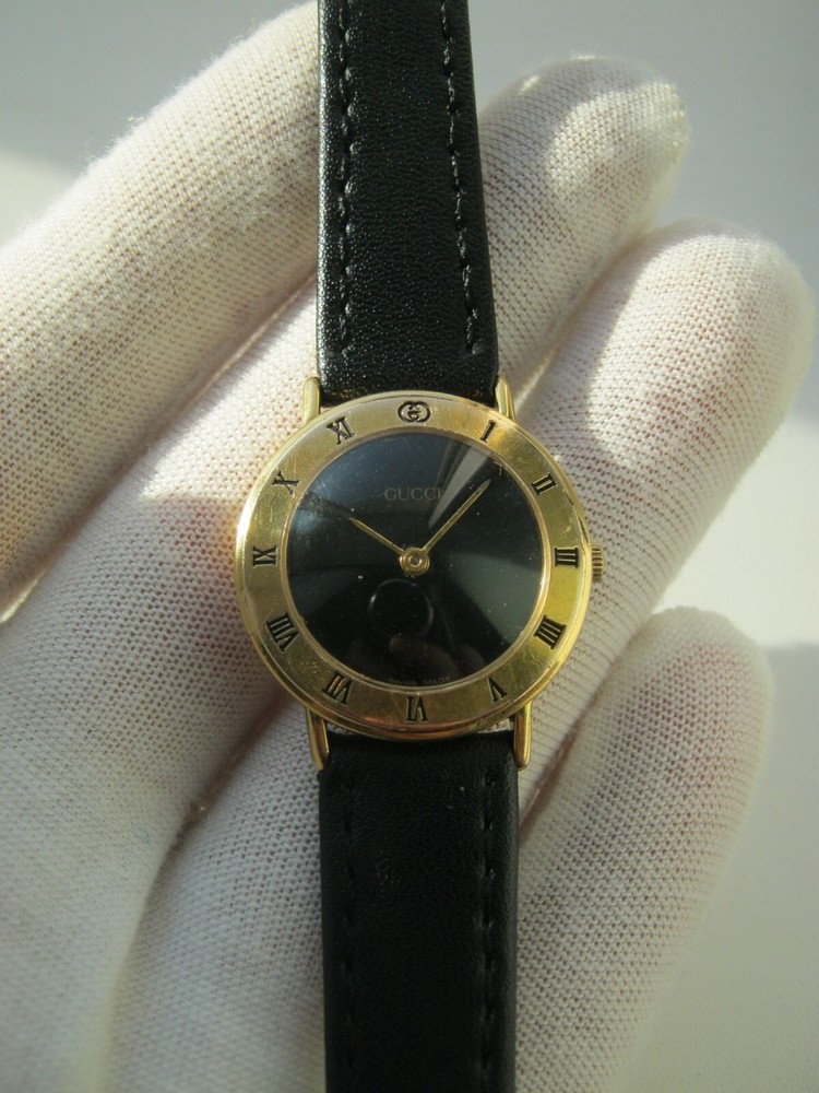 Ladies Gucci Quartz Wristwatch Fully Functional Stylish Timepiece