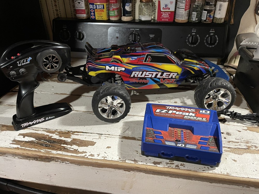 Traxxas Rustler 2WD Brushless VXL 1:10 Scale rc  Stadium Truck W/charger
