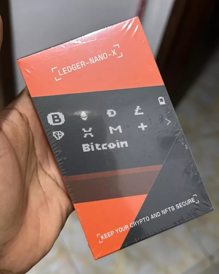 Ledger Nano X Cryptocurrency Hardware Wallet BTC New Sealed-image