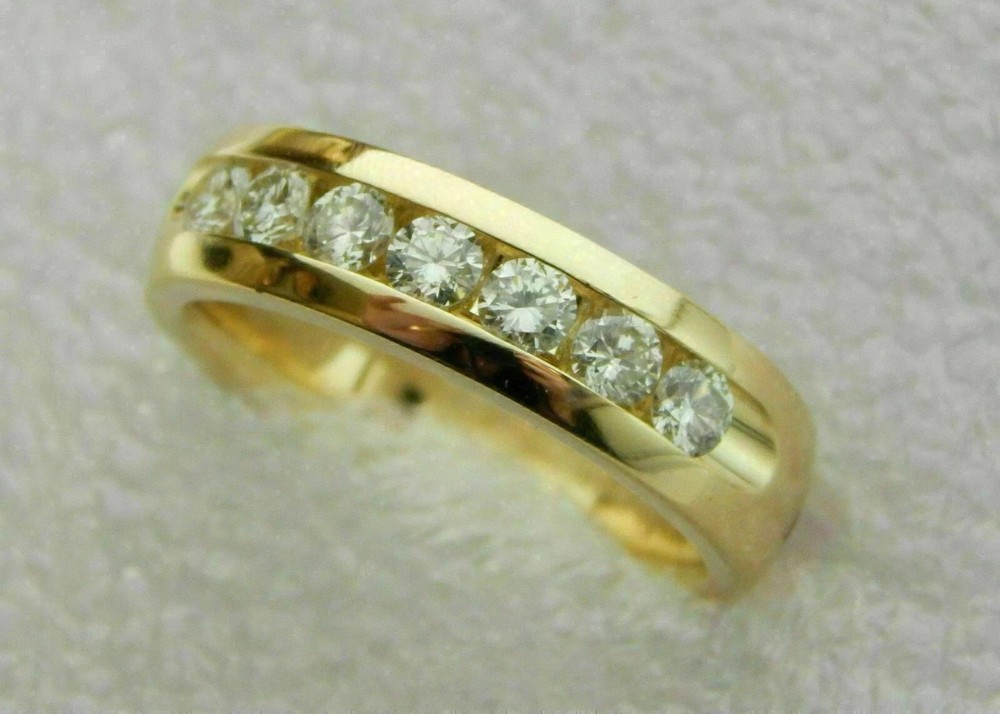 Men's 1.50 Ct Round Cut Moissanite Wedding Band in 14K Yellow Gold