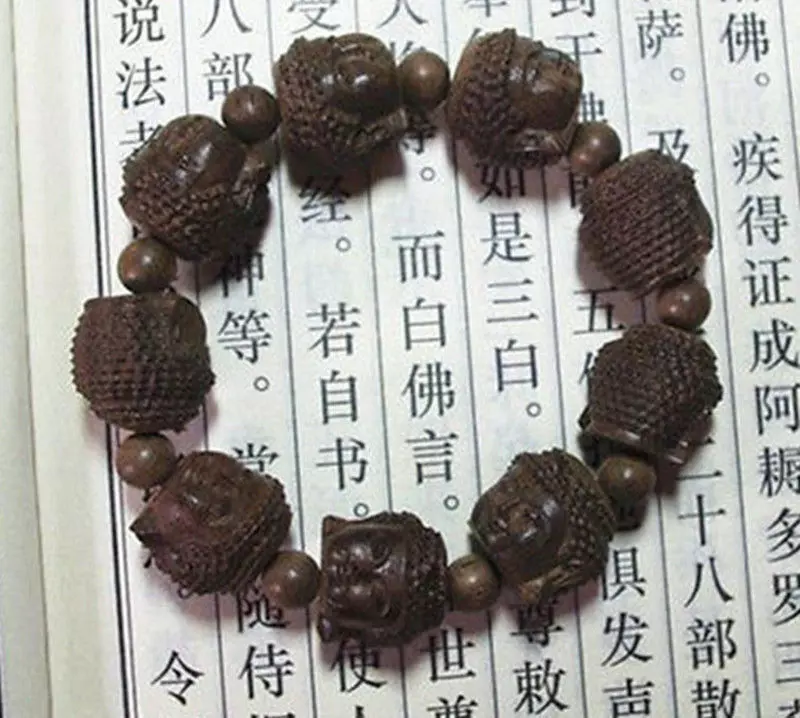 Fragrant Agarwood Carving Gautama Buddha Head Buddhist Prayer Bead Mala Bracelet